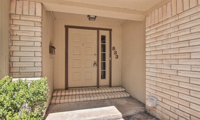 Foto del edificio - 833 Lakeview Dr