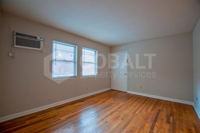 Foto del edificio - 944 St Charles Ave NE