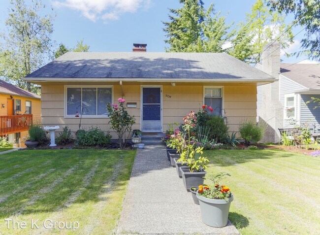 Building Photo - 2 br, 1 bath House - 5734 NE 62nd Street