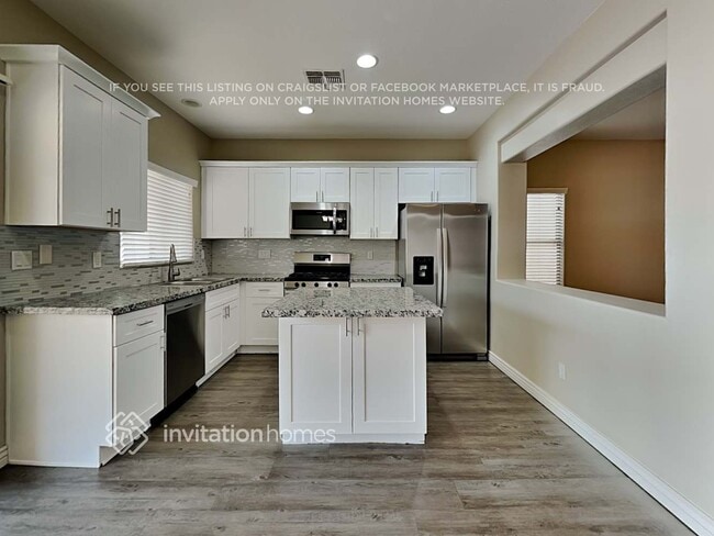 Building Photo - 12938 W Clarendon Ave