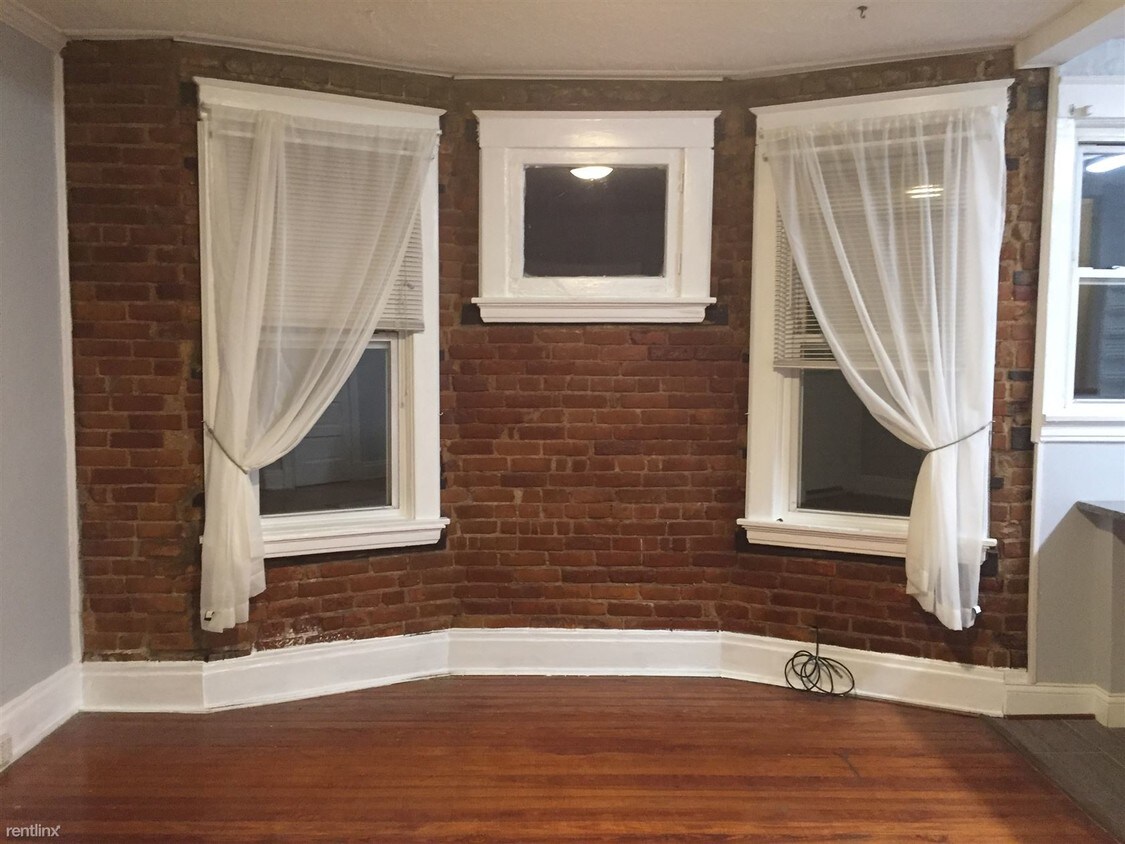 Primary Photo - 2361 Rohs St
