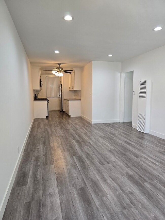 Foto del edificio - 3373 #6