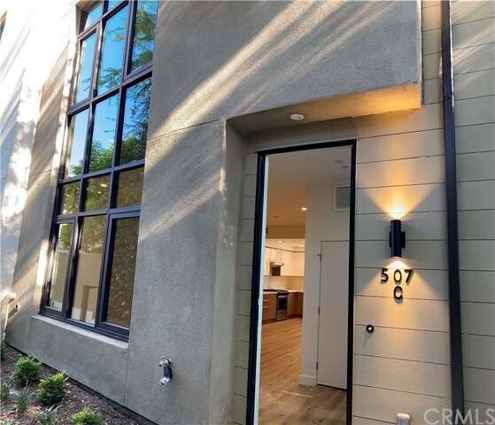 Primary Photo - 507 N Santa Anita Ave