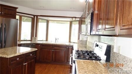 Building Photo - 518 Lakeside Dr