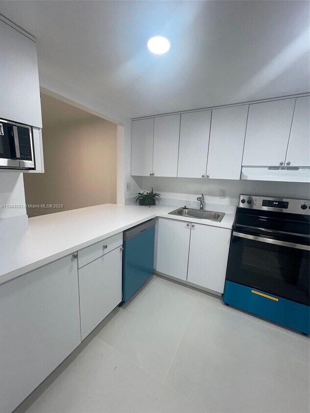 Foto principal - 4394 NW 9th Ave