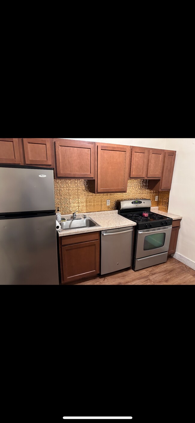 Kitchen - 2301 Harriet Ave