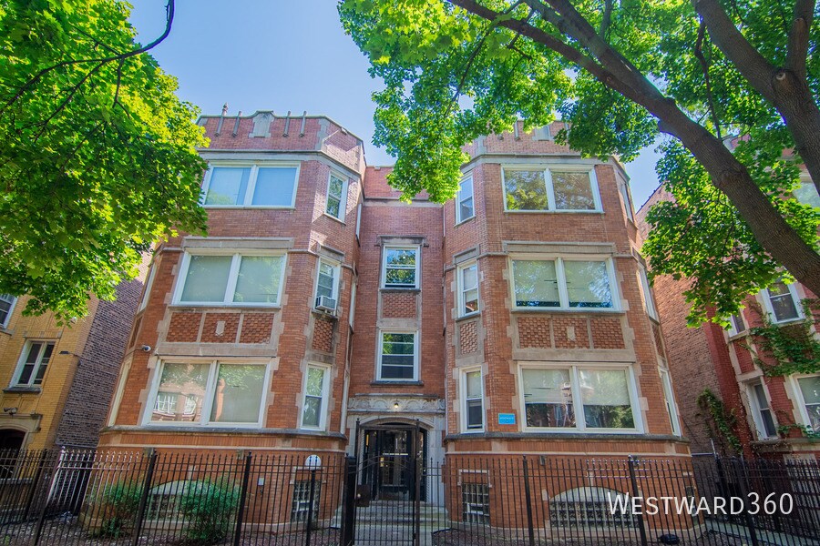 Foto principal - 7831 S Kingston Ave