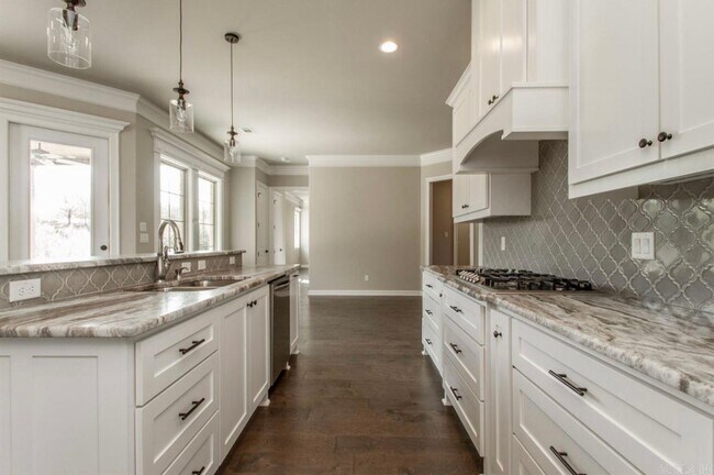 Building Photo - Luxurious Sherwood Rental