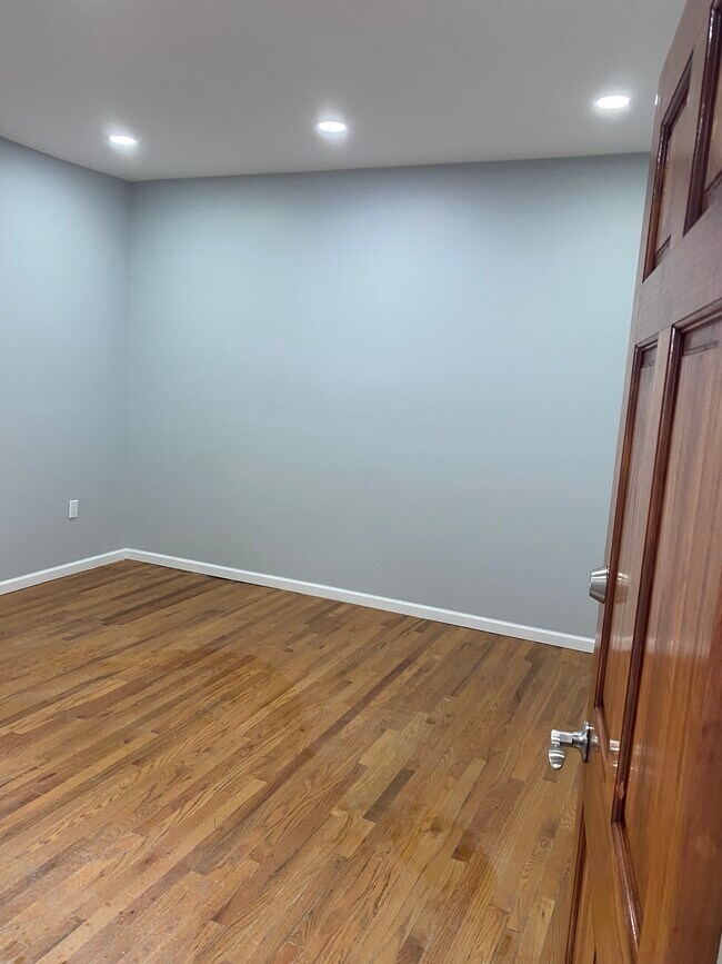 Foto del edificio - 111-16-16 62nd Dr