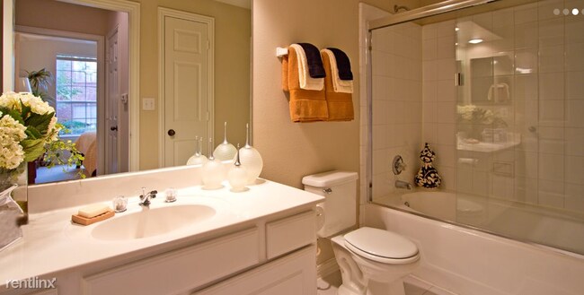 Foto del edificio - 1 br, 1 bath  - 5847 San Felipe St