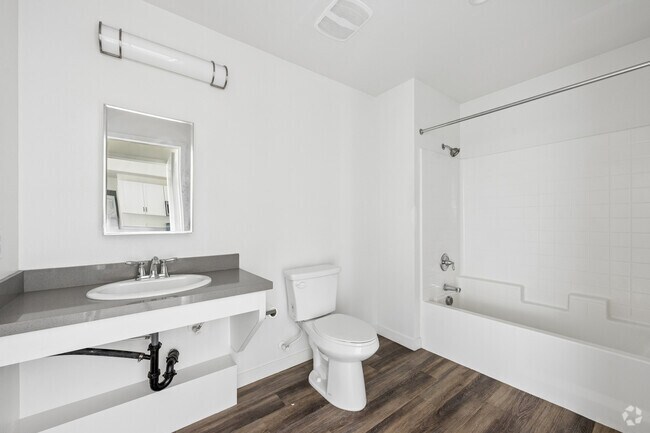 2 habitaciones, 2 baños - 1020 pies cuadrados - Baño principal - Catalina Luxury Apartments