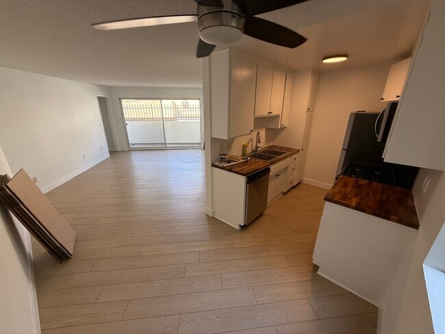 Foto del edificio - 1218 McClellan Dr