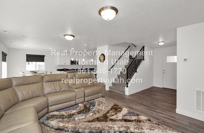 Foto del edificio - Beautiful 3 bedroom home in Syracuse Comin...