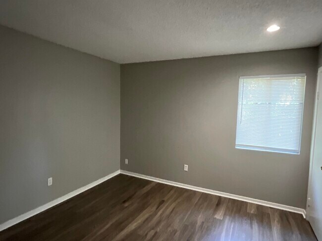 Building Photo - 4635 Buffer Dr