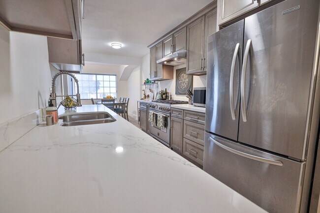 Building Photo - Spacious 3BR/2 Full Bath House in Oakland ...
