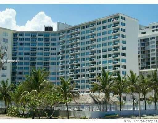 Primary Photo - 5333 Collins Ave