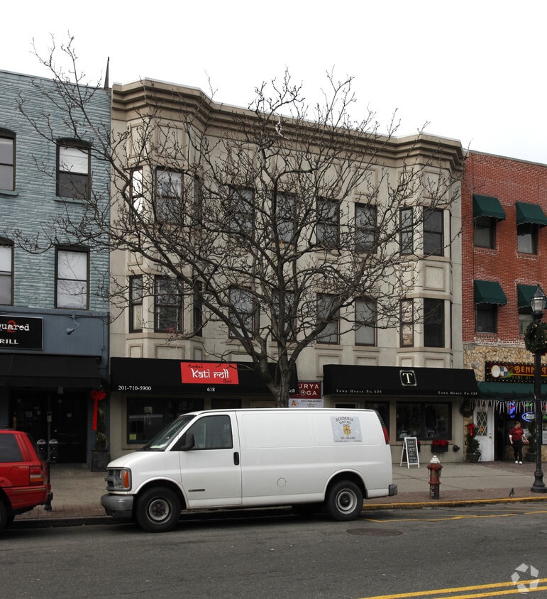 Building Photo - 618-620 Washington St