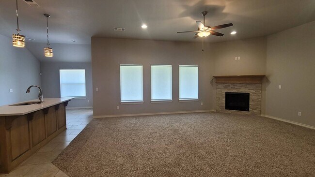 Foto del edificio - Very Beautiful 4 Bedroom Home in Mustang S...