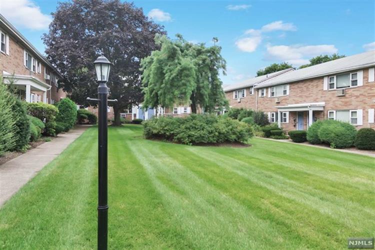 1 Virginia Dr, Fair Lawn, NJ 07410 Condo for Rent in Fair Lawn, NJ