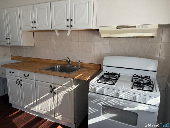 Foto del edificio - 61 Van Zant St