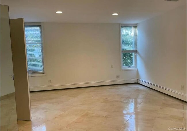 Building Photo - 12 Chadwick Rd