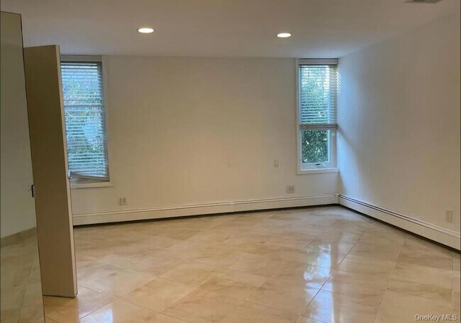 Foto del edificio - 12 Chadwick Rd