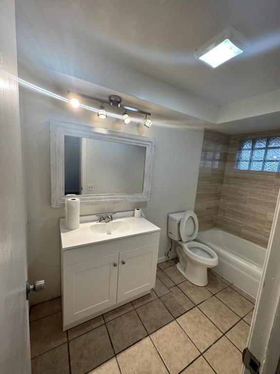 Foto del edificio - 3529 Hillside Dr