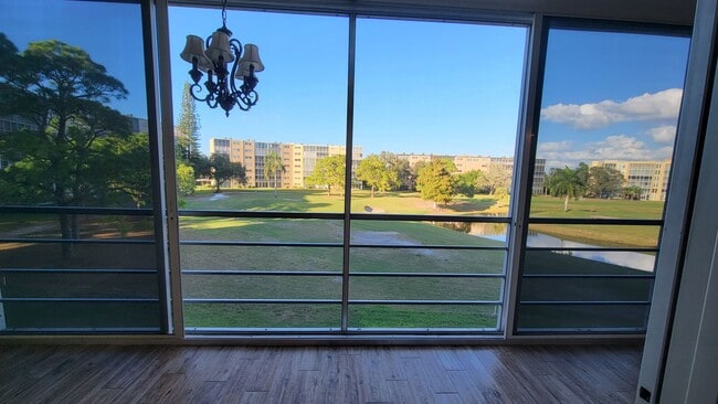 Building Photo - Beautiful 3rd Floor Condo ~ Ironwood Golf ...