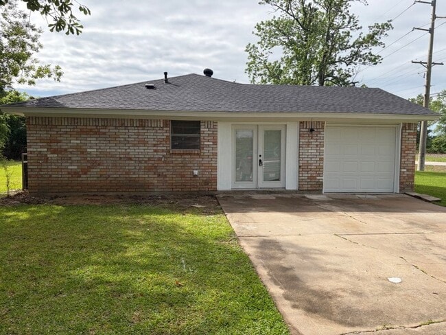 Building Photo - 5890 Helbig Rd