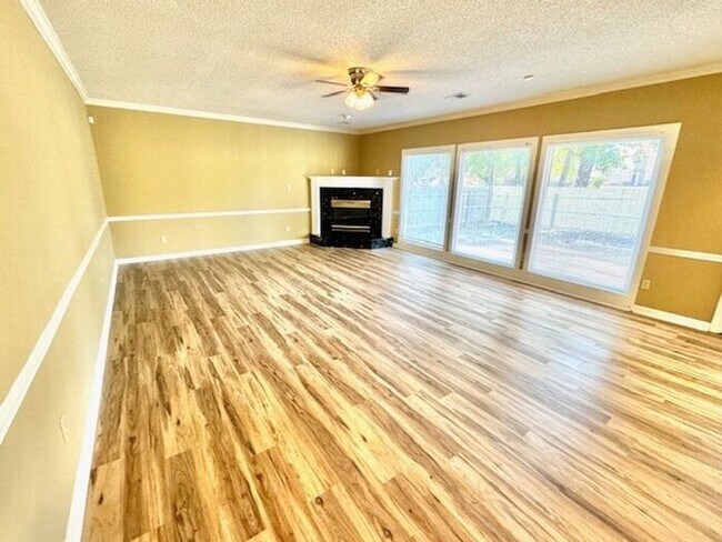 Foto del edificio - Now Leasing a 4-bedroom 3.5 bath home in G...