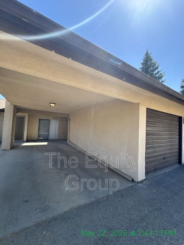 Building Photo - 148 S Peppertree St
