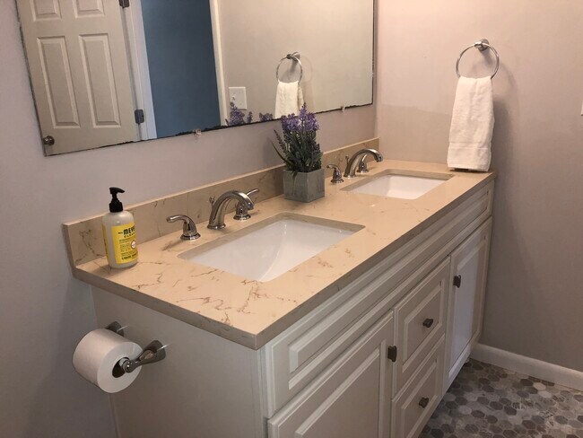 Bathroom view 1 - 1020 Danby Rd