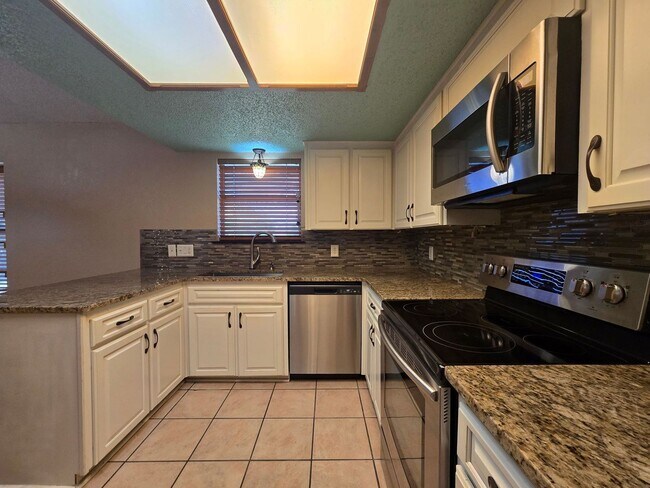 Building Photo - HOME FOR THE HOLIDAYS SPECIAL - AVAILABLE NOW!