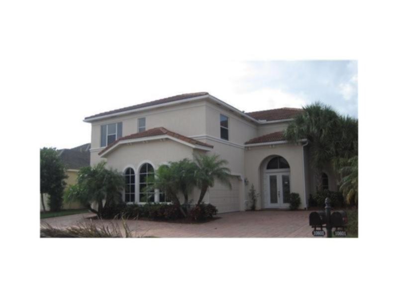 Primary Photo - Estate Size Home - 6 Bedroom 4 Bath with pool
