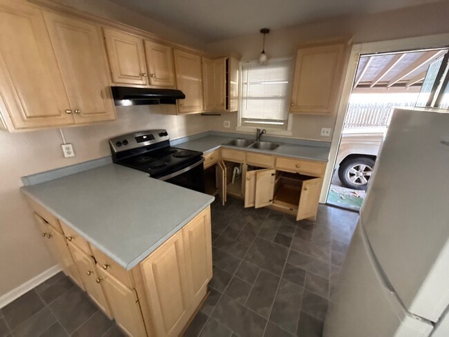 Foto del edificio - 3104 N Webster Ave