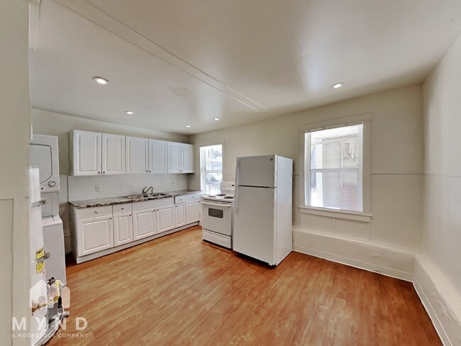 Building Photo - 325 15th St