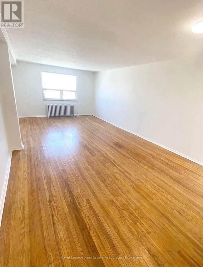 Photo du bâtiment - 237 Lakeshore Rd E