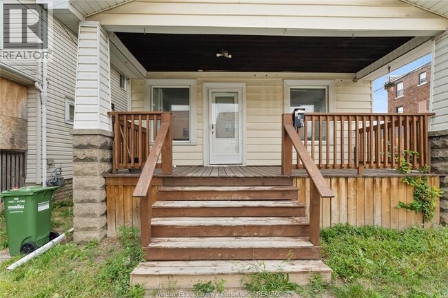 Building Photo - 1382 Pelissier St