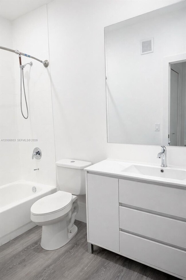 Foto del edificio - 17820 NW 73rd Ave