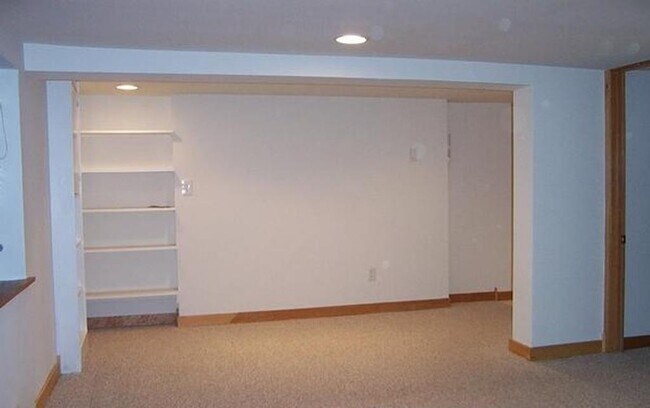 Building Photo - 1 bedroom in Chicago IL 60618