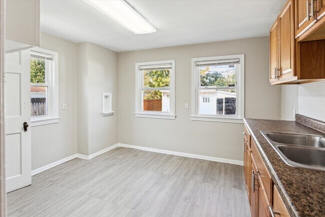 Foto del edificio - 20351 Morris Ave
