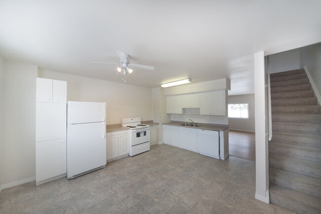 Building Photo - Rivervalley Townhomes