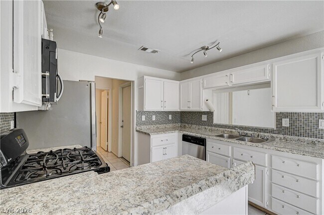 Building Photo - 4040 Castle Cove Dr