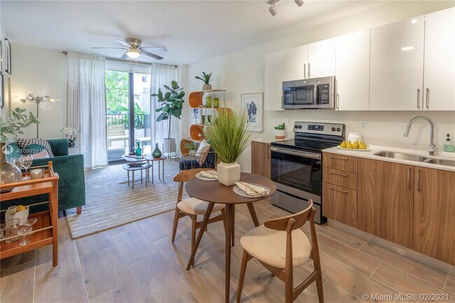Foto del edificio - 6320 SW 8th St