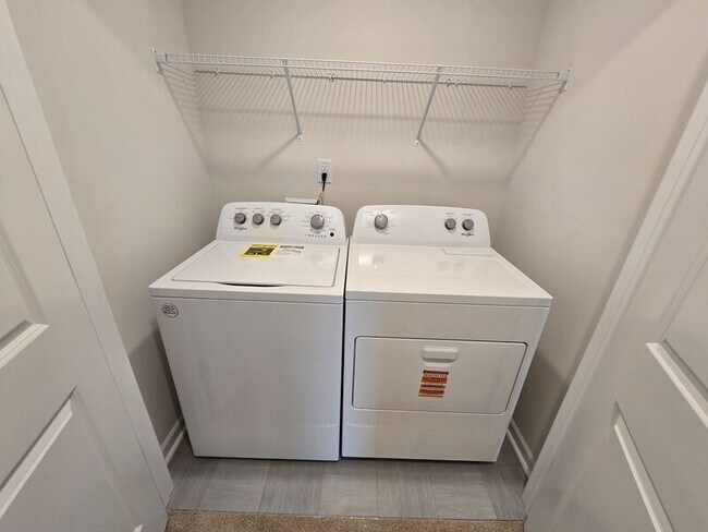 Foto del edificio - 471 Belgian Red Wy