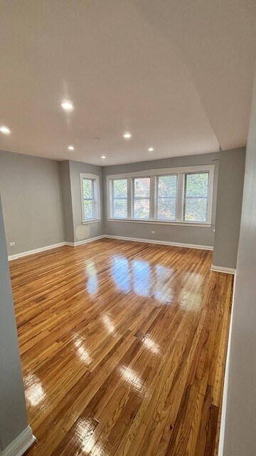 Foto principal - 2514 N Harding Ave