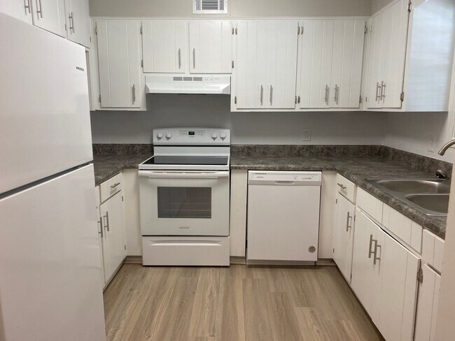 Foto del interior - Chateaux Holly Hills Apartments - Columbus, AL