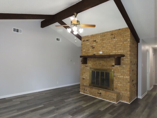 Foto del edificio - Whitehouse ISD - 3 Bedroom, 2 Bath Duplex, Lawn Care Provided!