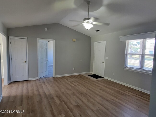 Building Photo - 110 E Ivybridge Dr