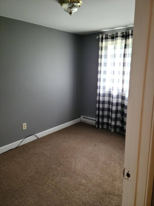 Building Photo - 2 Bedroom Duplex